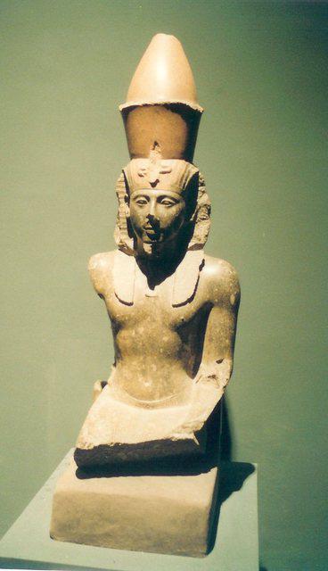 119. Ramses II zwart en rood graniet 19-05-04