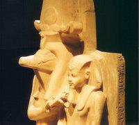 026. Beeld van albast van Amenhotep III Detail