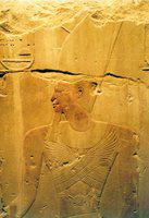 039. Toetmosis II op het reliefblok in Luxor museum