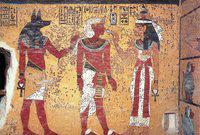 32-KV62 Toetanchamon tussen de godin van het westen en Anubis