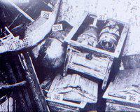 39-KV62 Zijkamer met de mummiekisten van de dochters van Toetan