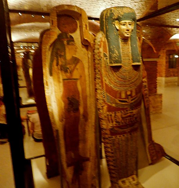 Binnenste sarcofaag + deksel van de priester Nespamai