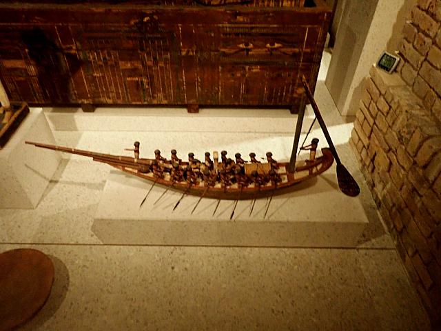 Grafgift, model van een roeiboot, Thebe west, graf van Mentuhotep