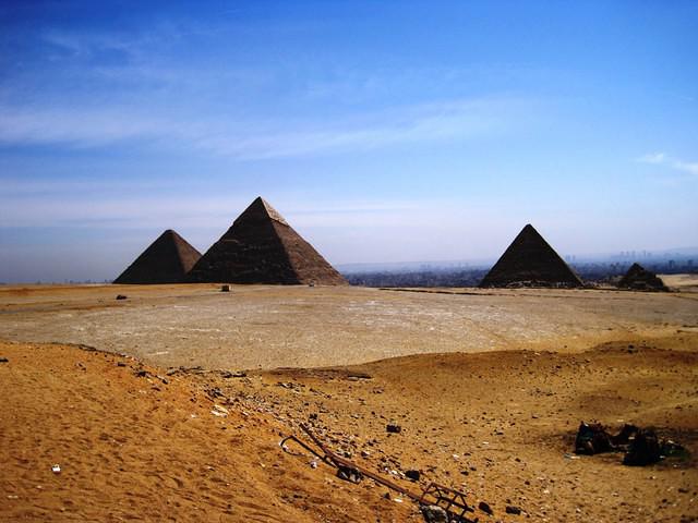 Gizeh plateau met de piramiden (2)