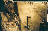 020. Blok uit de tempel van Toetmosis III Deir-el-Bahari