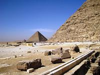1 Mykerinos piramide gezien vanaf Chefren